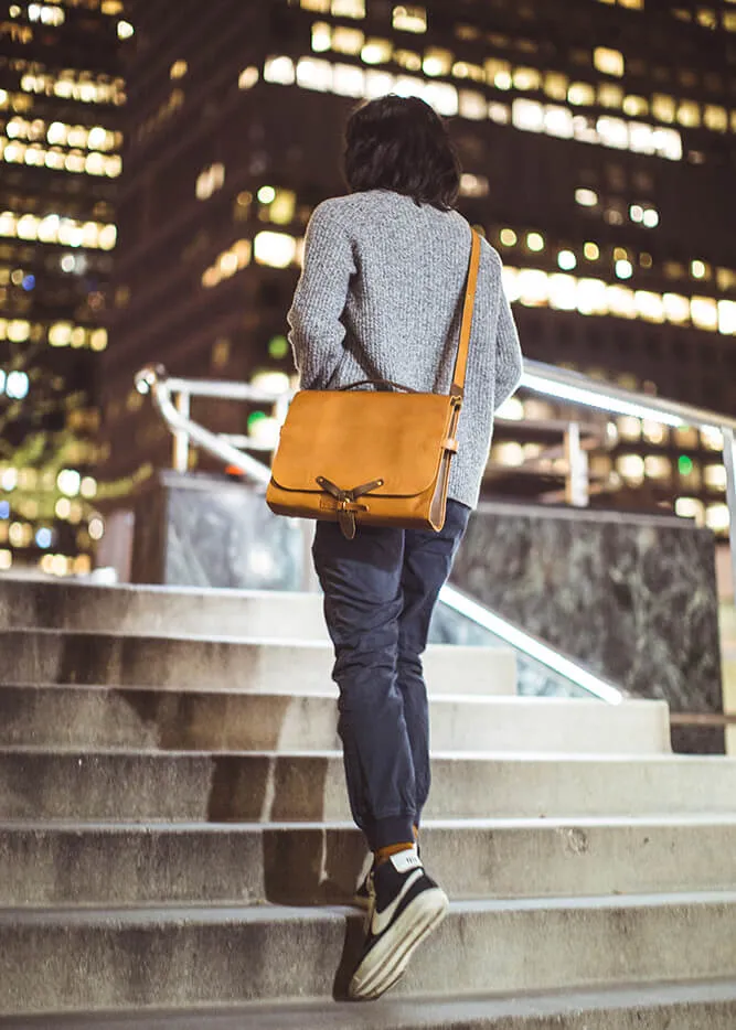 DESIGNER MESSENGER MINIMAL - toffee